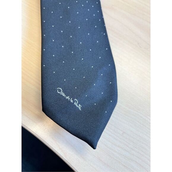 Oscar de la Renta Other - Vintage Oscar de la Renta Dot Speck Neck Tie EUC